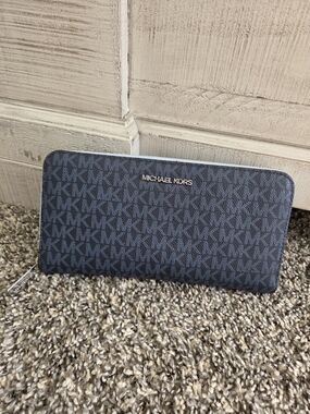 Michael Kors Navy and Light Blue MK Signature Zip Wallet. #SW